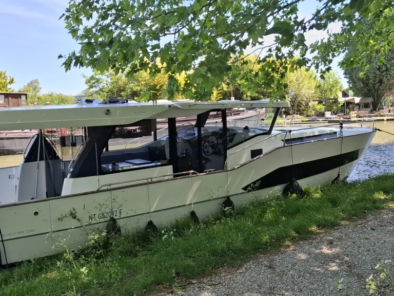 Verhuur Motorboot Delphia met vaarbewijs