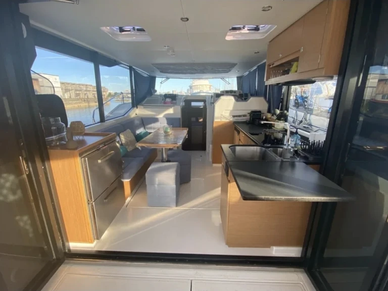 Huur een Delphia Delphia 1200 Bluescape in Port-Saint-Louis-du-Rhône