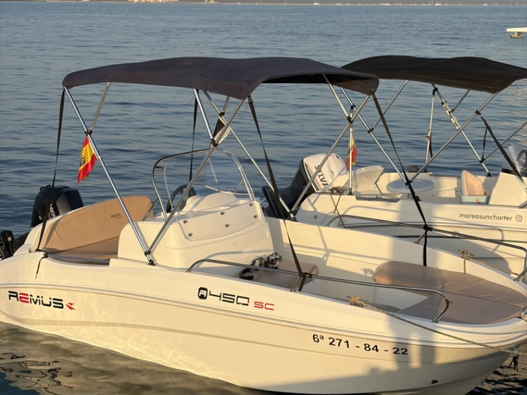 Huur een Remus Remus 450 open in s'Estanyol de Migjorn