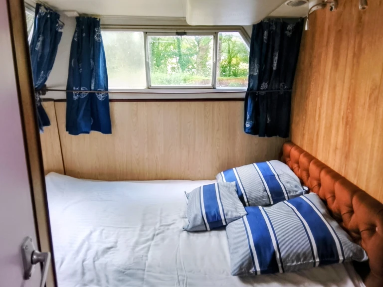Huur een Crow blue  line Comet 4 in Malestroit