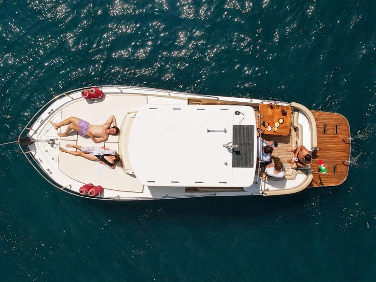 Verhuur Motorboot in Napels - Cantieri tirrenia Viveur 28 cabin