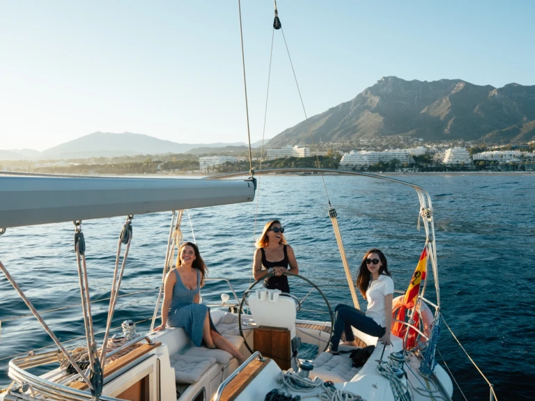 Bootverhuur Bavaria Bavaria 36 Cruiser in Puerto Deportivo de Marbella via SamBoat