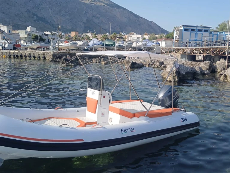 Bwa Bwa 4.80 te huur van particulier of professional in Isola delle Femmine