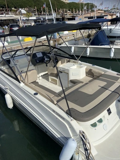 Huur een Bayliner VR6 in Marseille