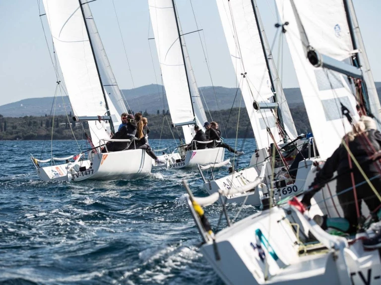 Bootverhuur JBoats J 70 in Tivat via SamBoat