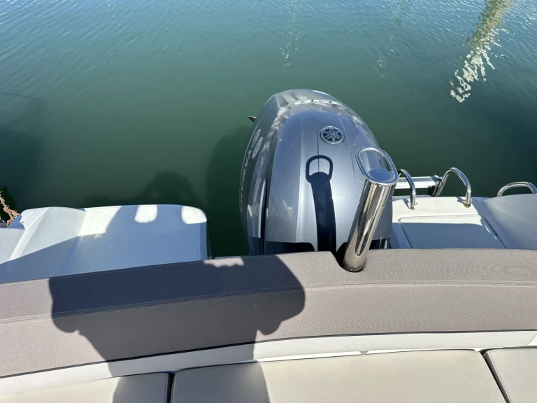 Verhuur Motorboot Jeanneau met vaarbewijs