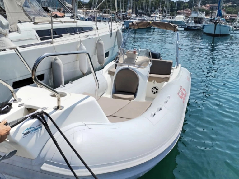 Jachthuur in Les Salins d'Hyères - Sacs Sacs S 640 via SamBoat
