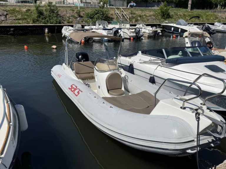 Huur een Sacs Sacs S 640 in Les Salins d'Hyères