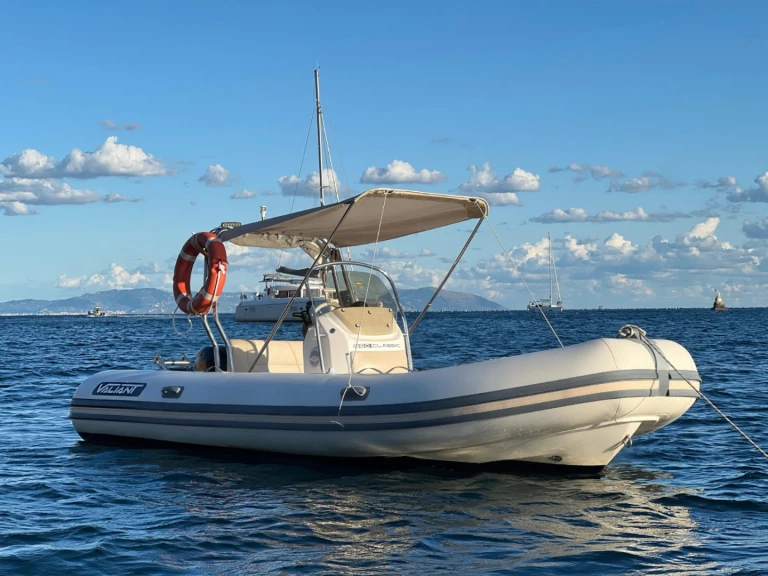 Huur een Valiant Valiant 550 Classic in Torre Annunziata