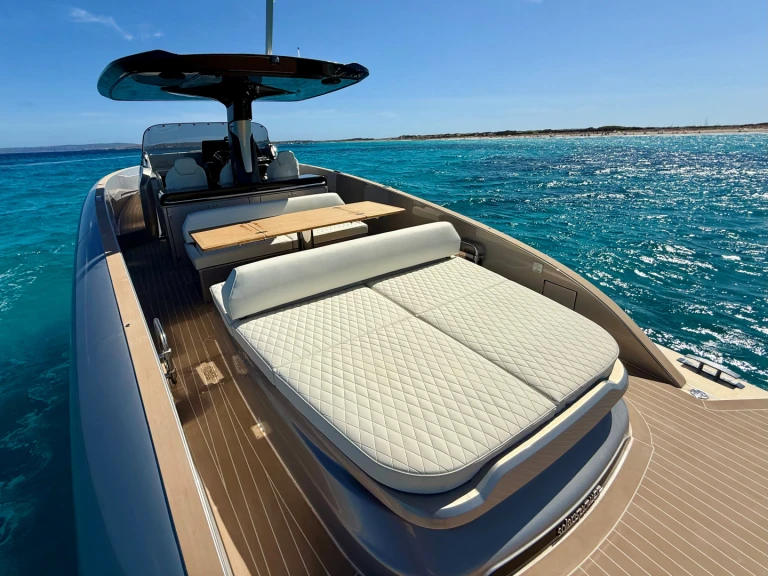 Huur Motorboot met of zonder schipper Solaris Power in Spanje
