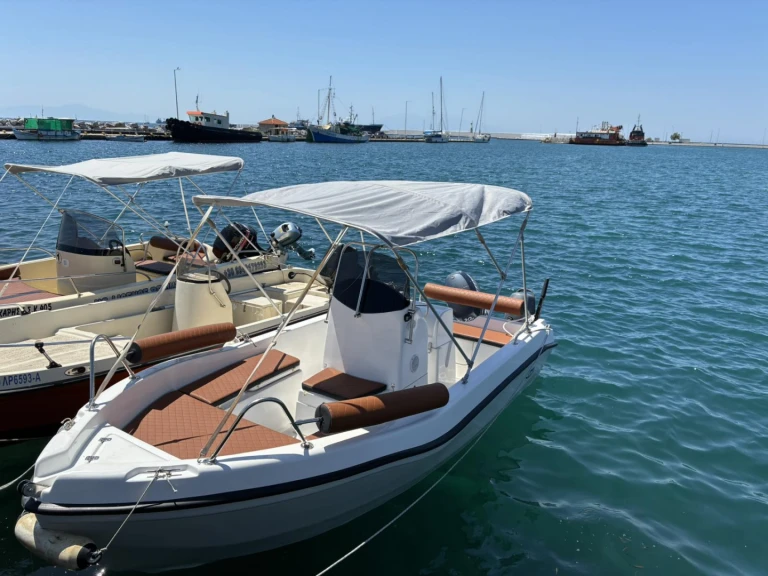 Motorboot te huur in Néa Moudhaniá voor de beste prijs