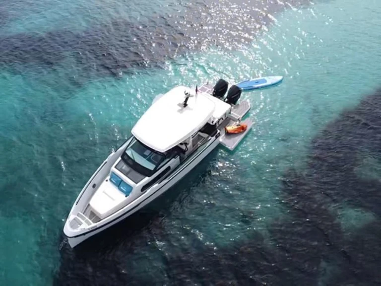 Bootverhuur Saxdor Saxdor 320 GTO in Golfe-Juan via SamBoat