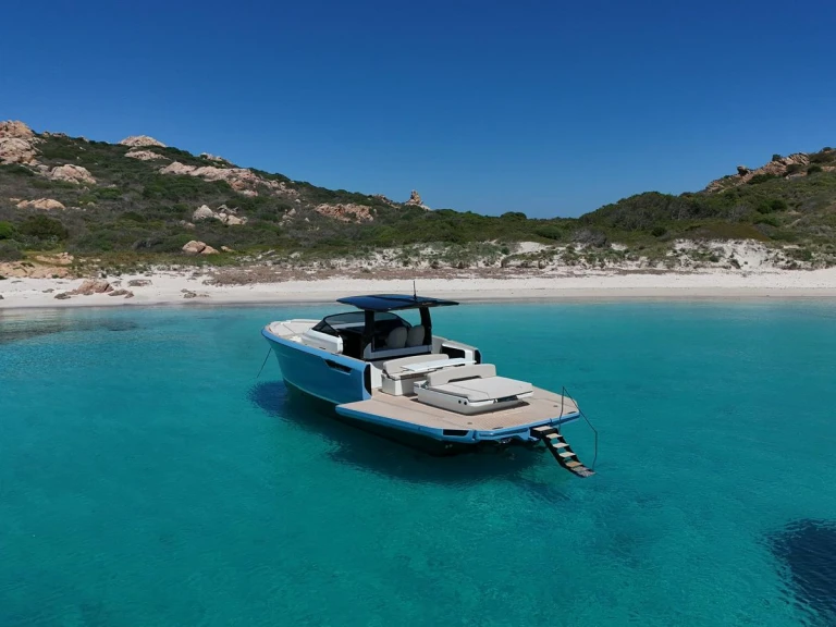 Verhuur Motorboot in Poltu Quatu - BELLINI Astor 36