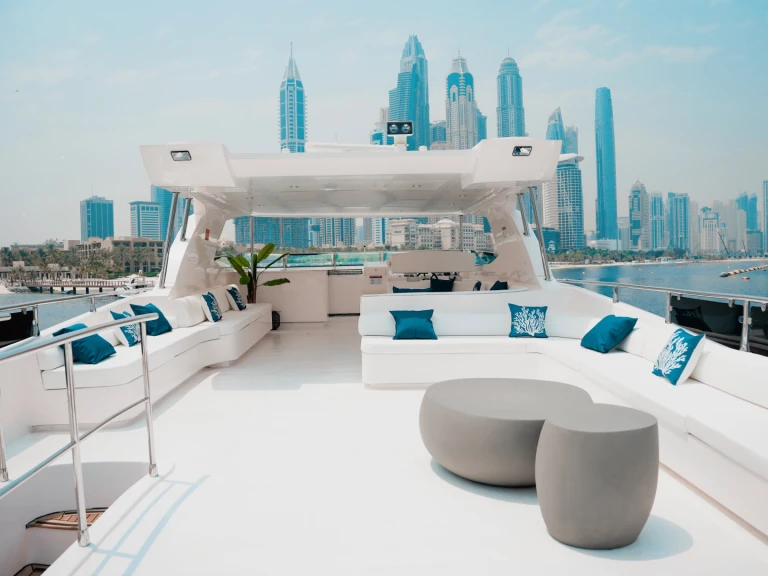 Huur een  Luxury Motor Yacht X35 in Dubai Marina