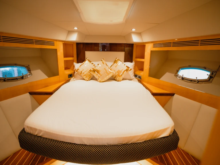 Bootverhuur Dubai Marina goedkoop Luxury Motor Yacht X3