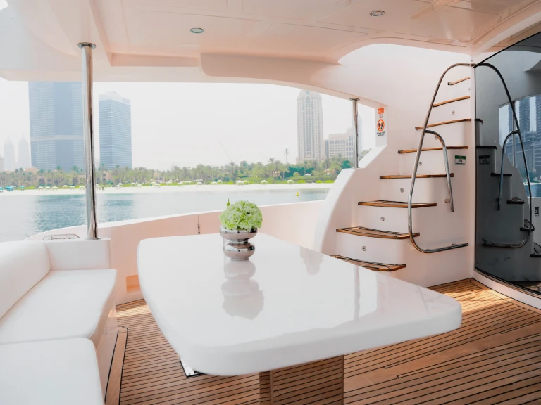 Bootverhuur Dubai Marina goedkoop Luxury Motor Yacht X35