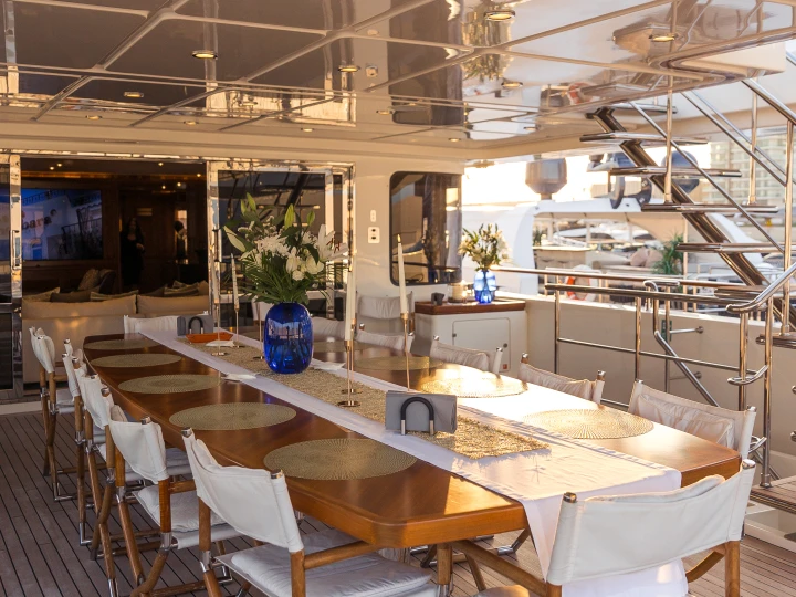 Bootverhuur Dubai Marina goedkoop Luxury Motor Yacht B