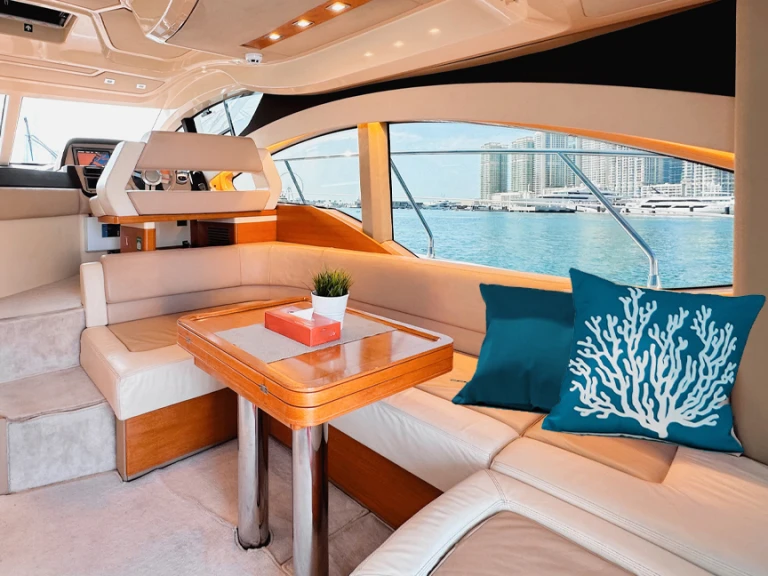 Bootverhuur Dubai Marina goedkoop Azimut 50 X33