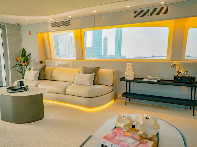 Huur een  Luxury Motor Yacht X12 in Dubai Marina
