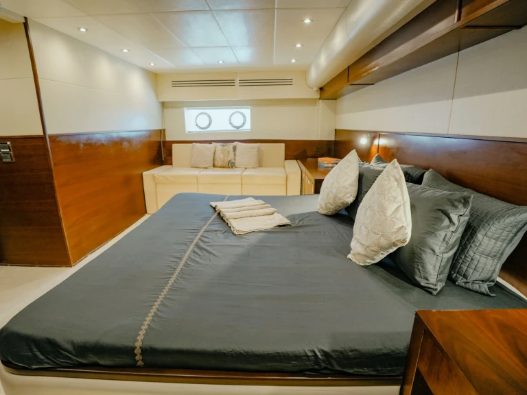 Bootverhuur Dubai Marina goedkoop Luxury Motor Yacht S