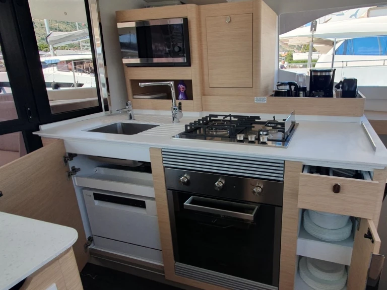 Huur een Fountaine Pajot FP 44 in Seget Donji