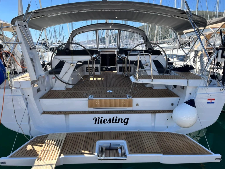 Zeilboot te huur in Seget Donji voor de beste prijs