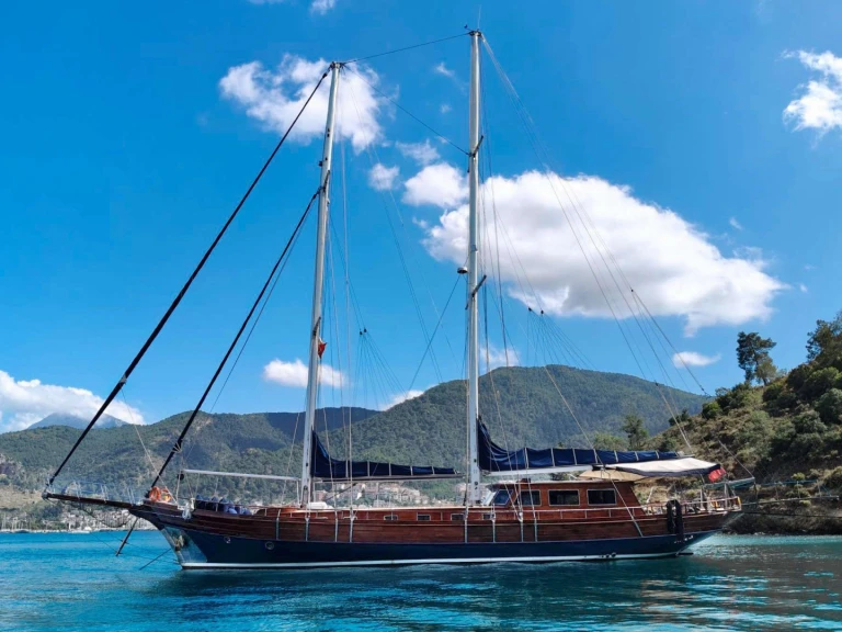 Huur een Etemoglu Boatyard CAROLINA in Rhodes Island