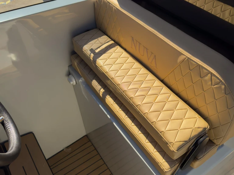Huur een  Nuva M11 Cabin in Sitges