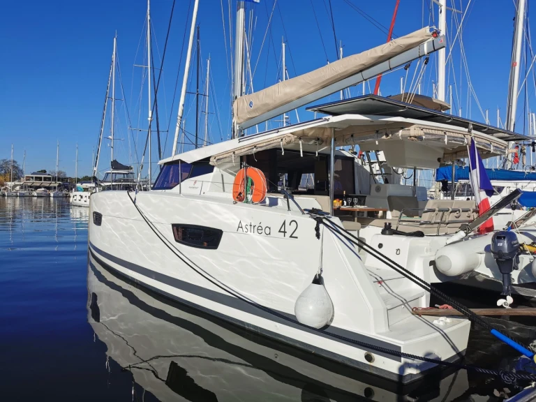 Verhuur Catamaran Fountaine Pajot met vaarbewijs