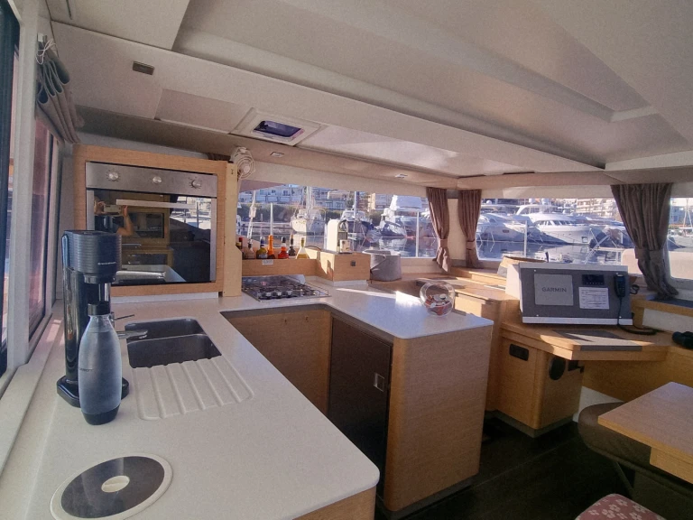 Verhuur Catamaran in Marseille - Fountaine Pajot Astrea 42