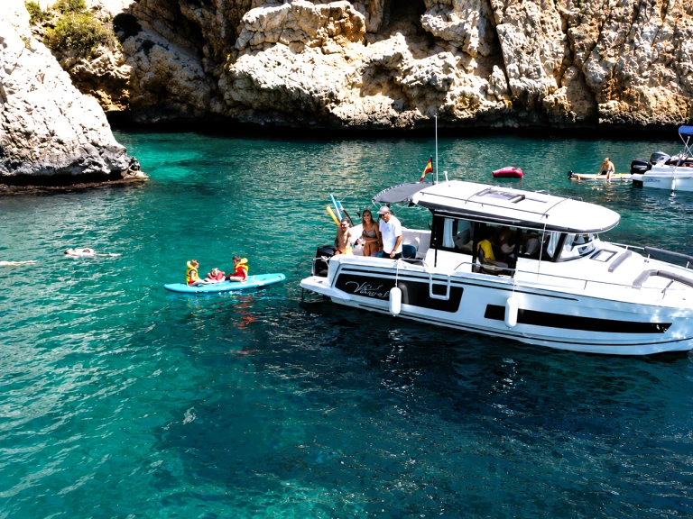 Huur Motorboot met of zonder schipper Jeanneau in Dénia