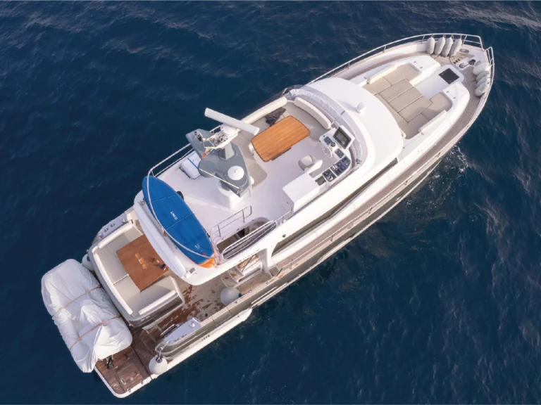 Huur Motorboot met of zonder schipper Azimut in Napels