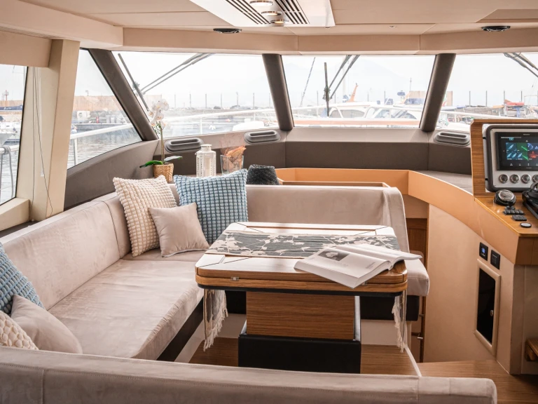 Verhuur Motorboot Azimut met vaarbewijs