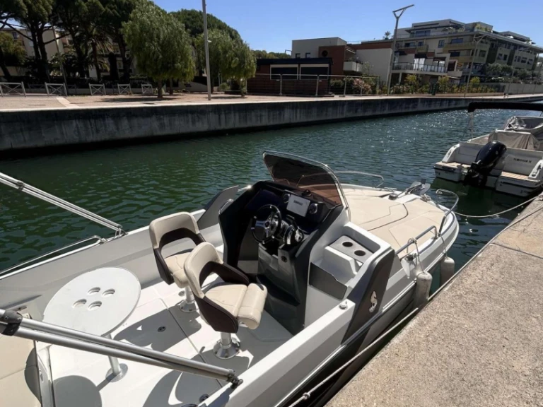Verhuur Motorboot Bénéteau met vaarbewijs