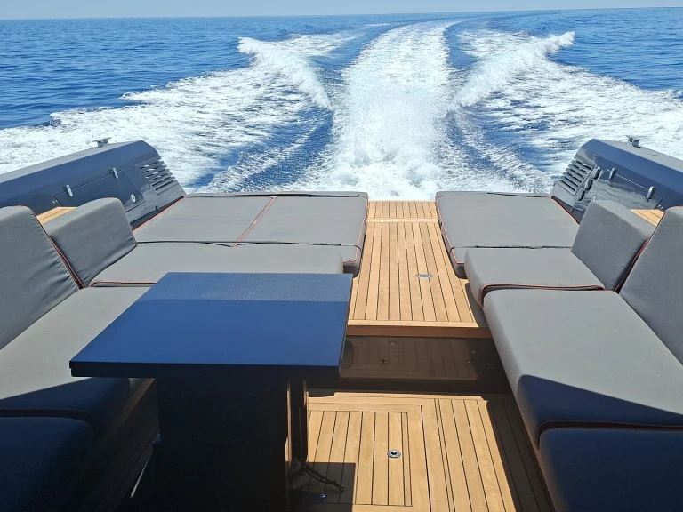 Huur een Wally Wally Power 47 in Porto Badino
