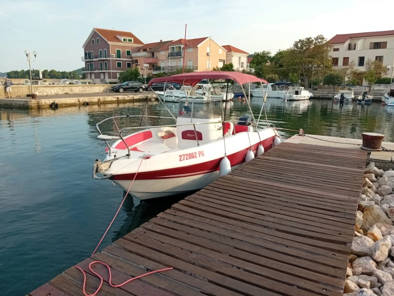 Huur een tancredi Blumax 21 in Medulin