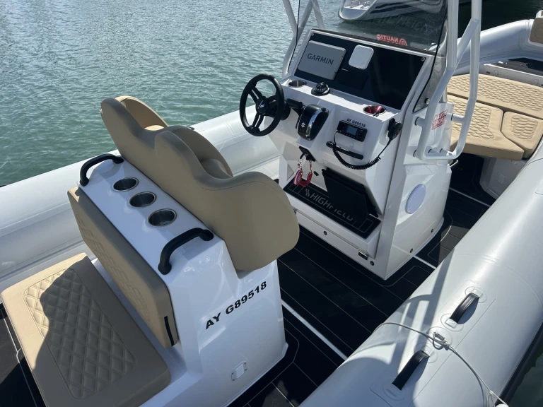 Huur een Highfield Patrol 760 in La Trinité-sur-Mer