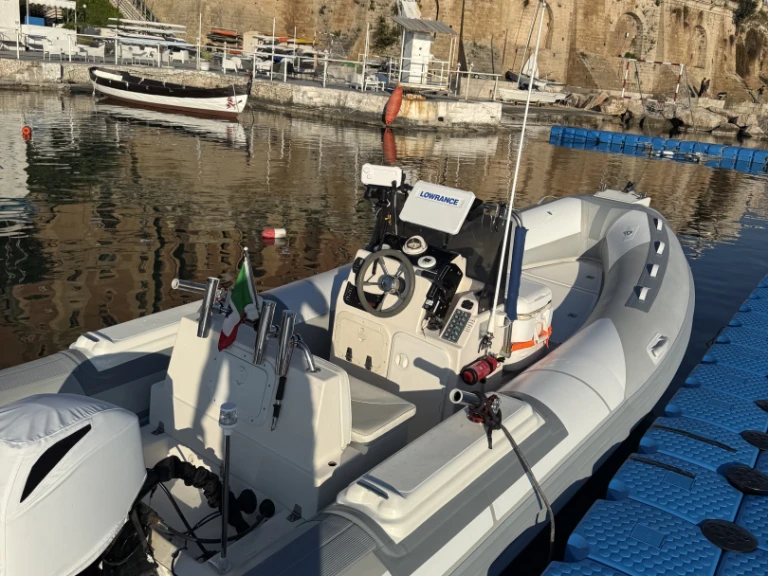 Bootverhuur Taranto goedkoop TX 550
