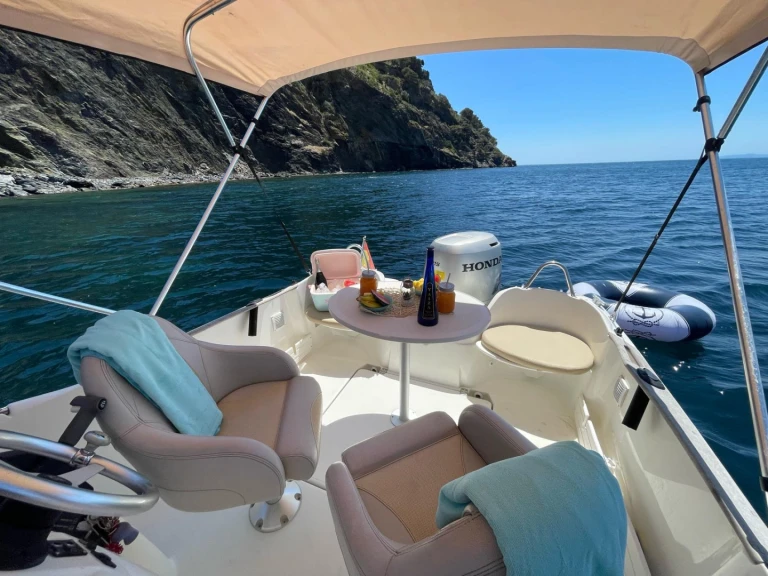 Motorboot te huur in Roses voor de beste prijs