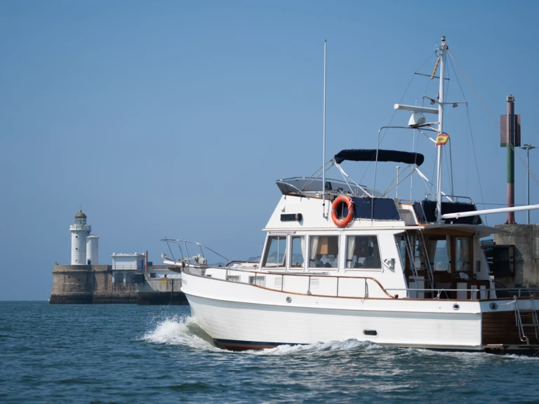 Verhuur Motorboot Grand Banks met vaarbewijs