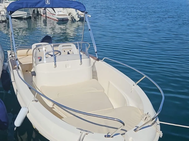 Verhuur Motorboot Jeanneau met vaarbewijs