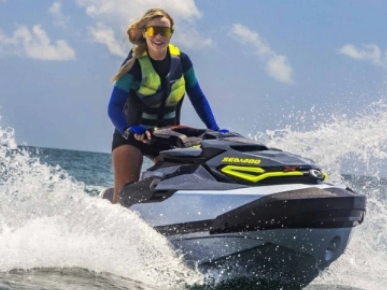 Bootverhuur Capri goedkoop RXT-X RS 325