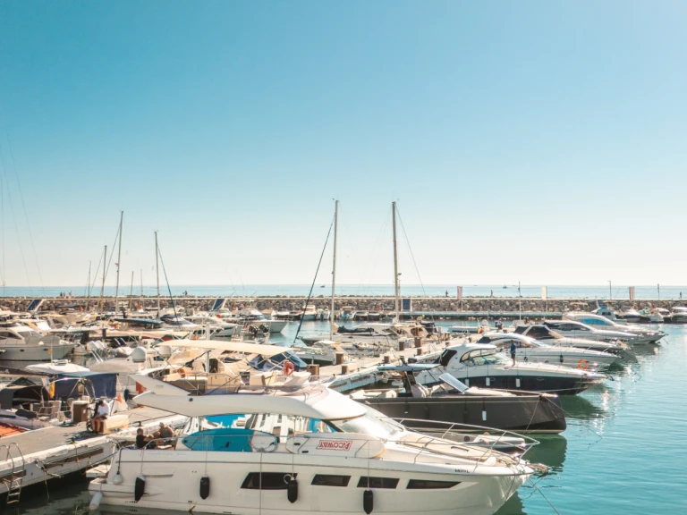 Motorboot te huur in Puerto Deportivo de Lujo en Marbella voor de beste prijs