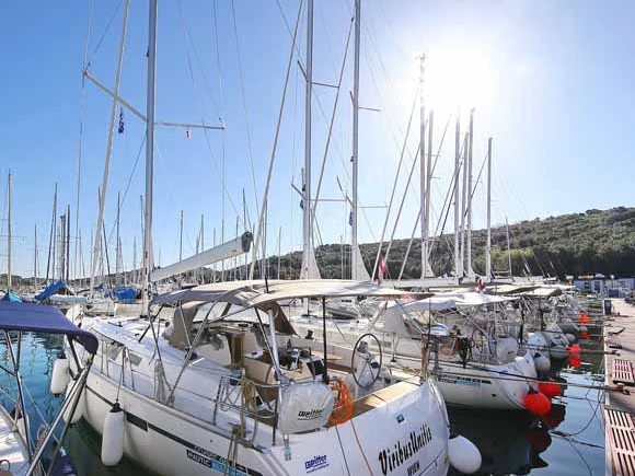 Verhuur Zeilboot Bavaria met vaarbewijs