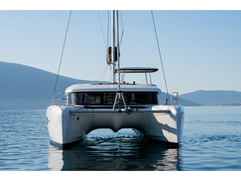Bootverhuur Lagoon Lagoon 42 in Tivat via SamBoat