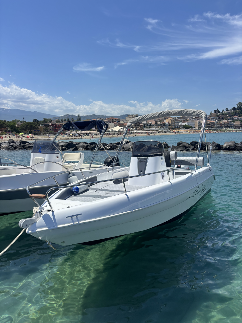 Verhuur Motorboot in Giardini-Naxos - Aquabat Sport Line 19