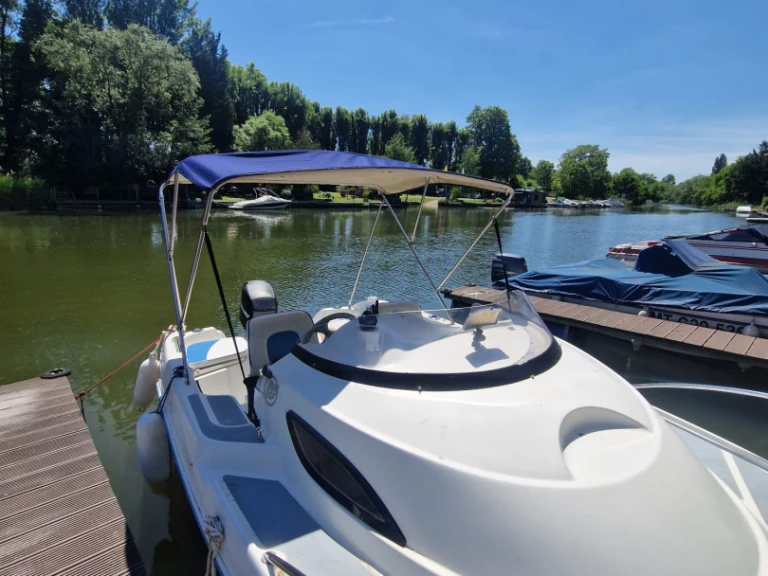 Verhuur Motorboot Quicksilver met vaarbewijs