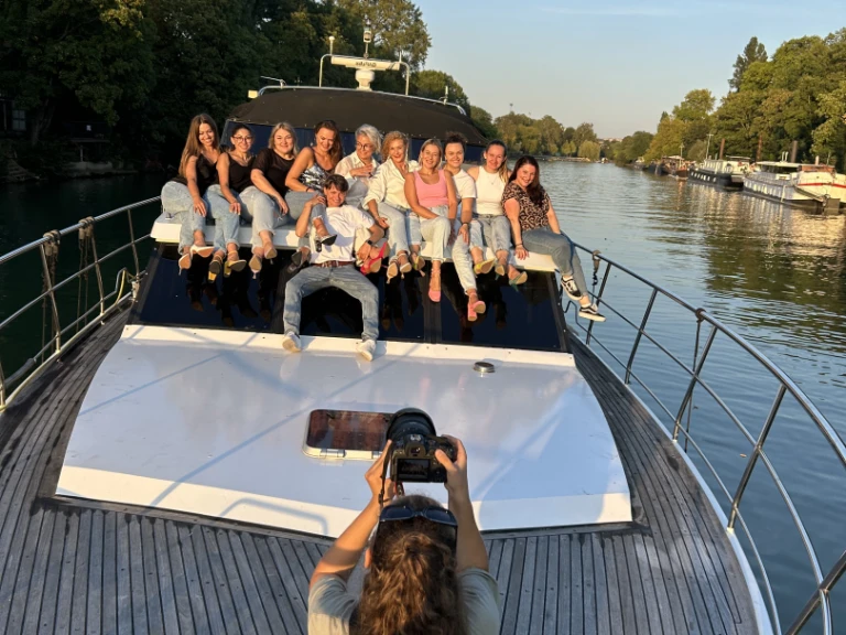 Verhuur Motorboot Van der valk met vaarbewijs