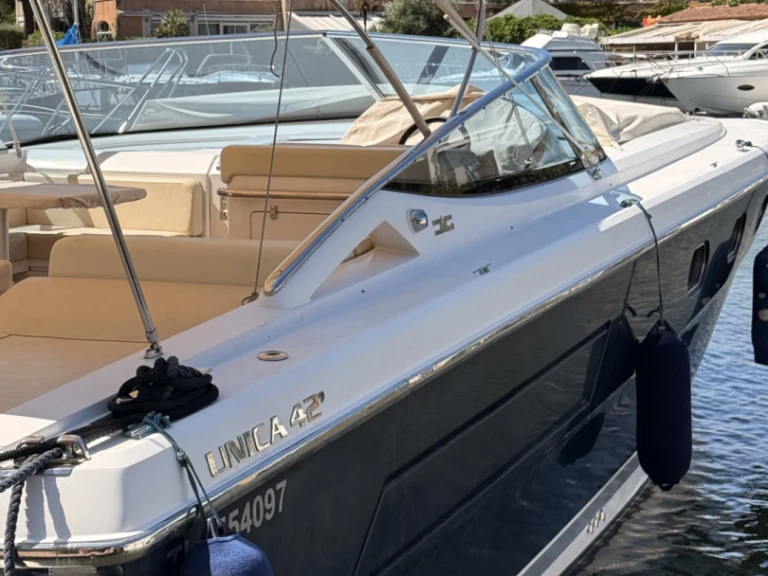Motorboot te huur in Port Grimaud voor de beste prijs