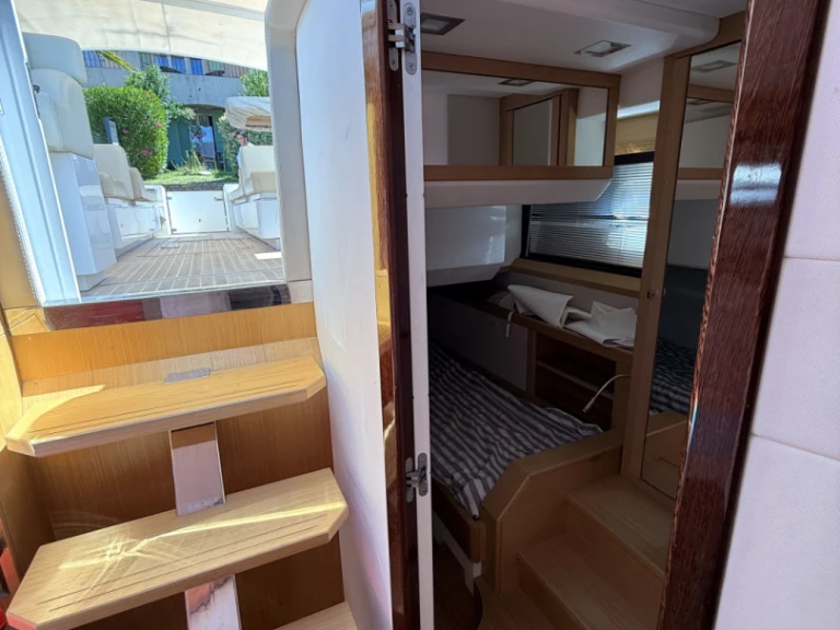Huur een Ulisse 2000 Napoli UNICA 42 in Port Grimaud